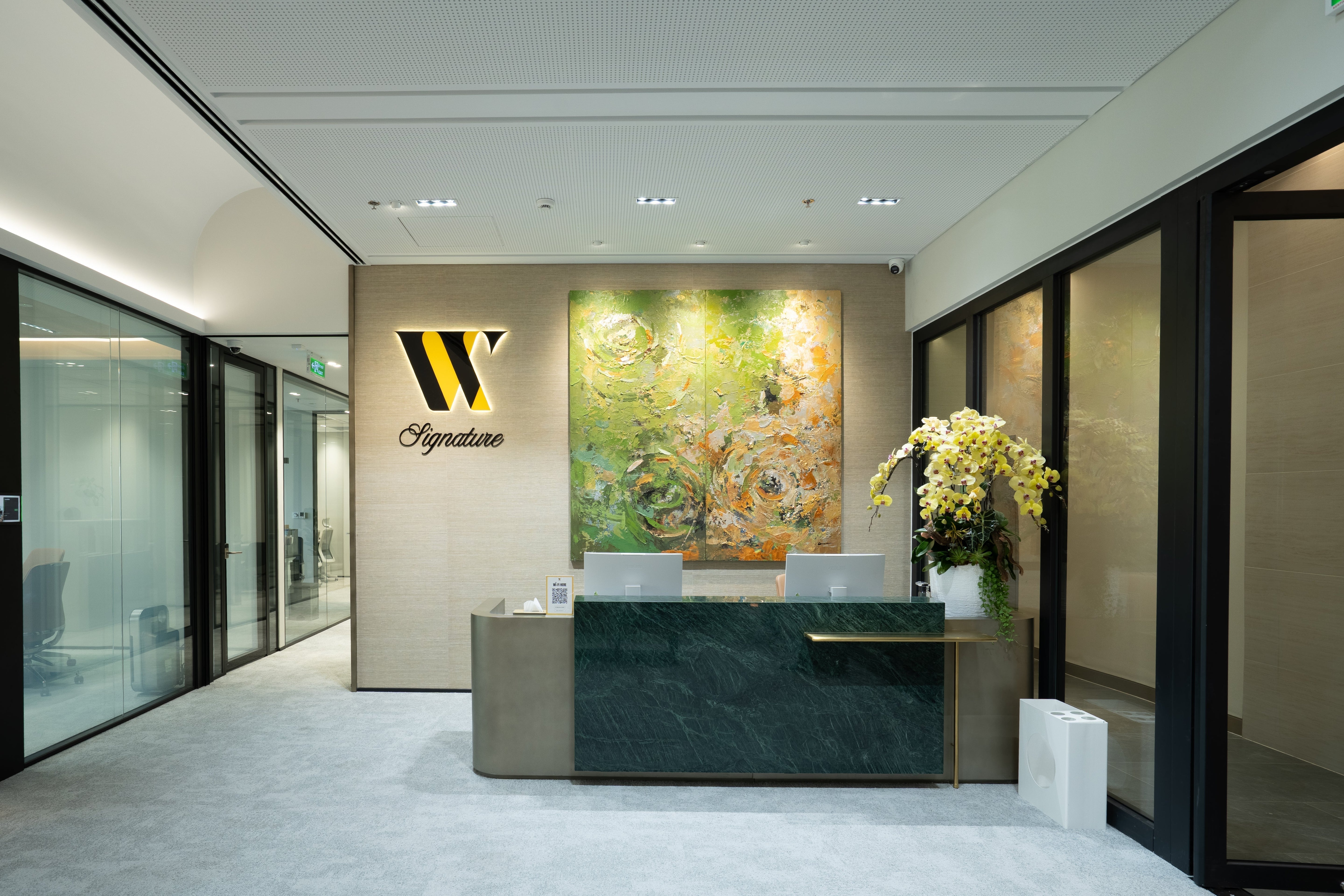 W SIGNATURE